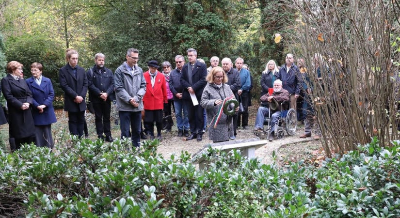 A szabadság hőseinek emlékét őrzi a Kámoni Arborétum - fotók