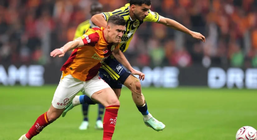 A Galatasaray legyőzte a Fenerbahcét, a lefújás után Sallait is lökdösték – VIDEÓ