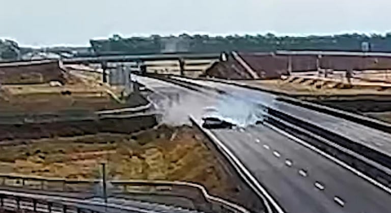 Fékezés nélkül tarolta le egy autós az előtte haladót az M4-esen