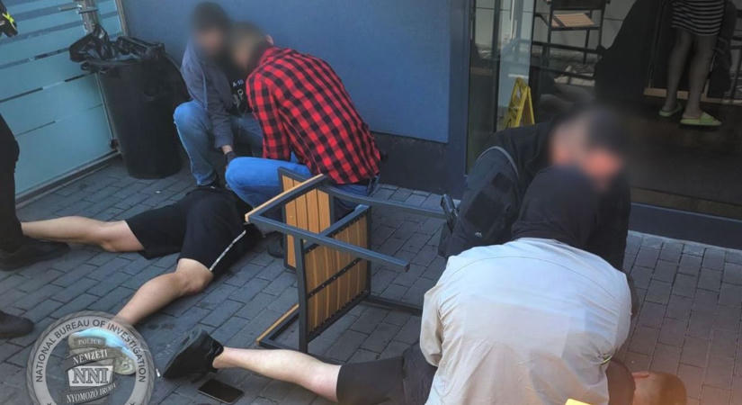 M1-es autópálya: drogfogás Győrújbarátnál – Megszólalt az ügyvéd - fotók, videó