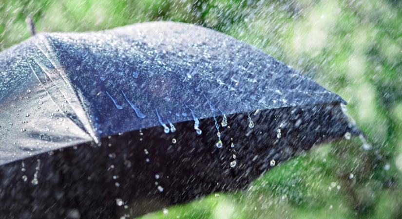 Riadót fújtak a meteorológusok, mindenki fedezékbe: térképen mutatjuk, hol szakad le az ég, jégeső is jöhet