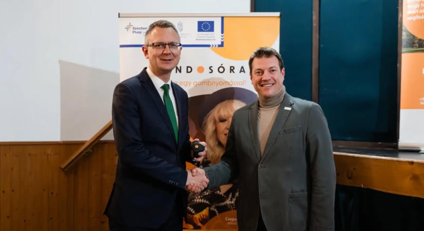 Idősek nevét és címét kapta meg a Fidesz a Gondosóra-programból