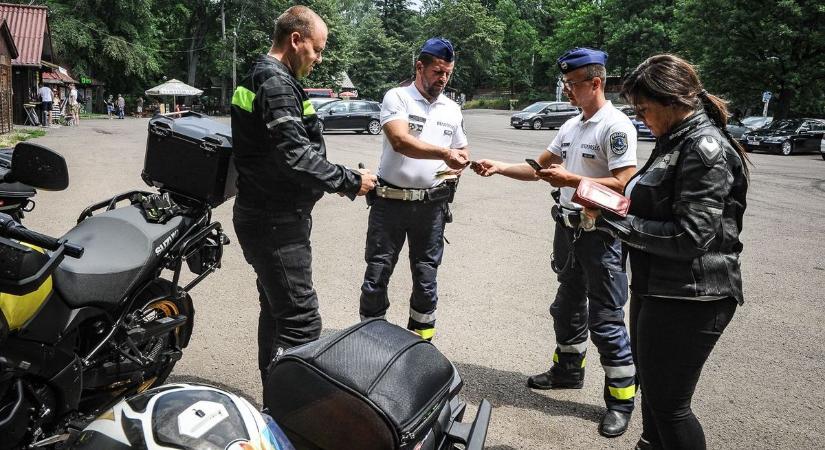 Megállították a Mátrában és a Bükkben motorozókat + fotók