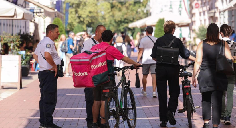 Elfogyott a türelem: sorra kapják a csekket a szabálytalan rolleresek és kerékpárosok  fotók