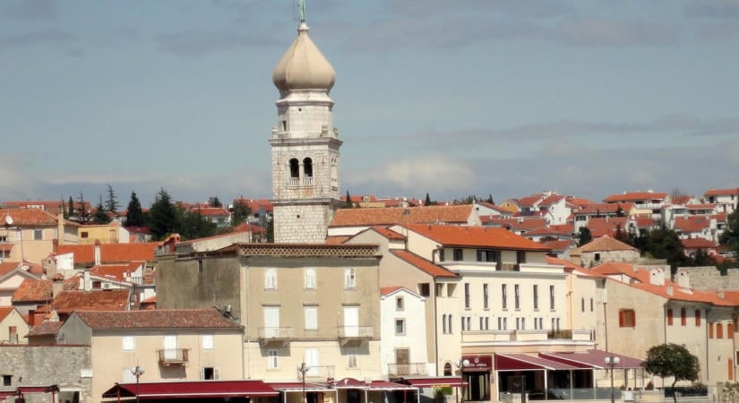 Krk, Zára, Lefkada – Magyar Falu Programos kisbuszok lepték el a mediterrán nyaralóhelyeket, Tolcsva eddig az abszolút rekorder