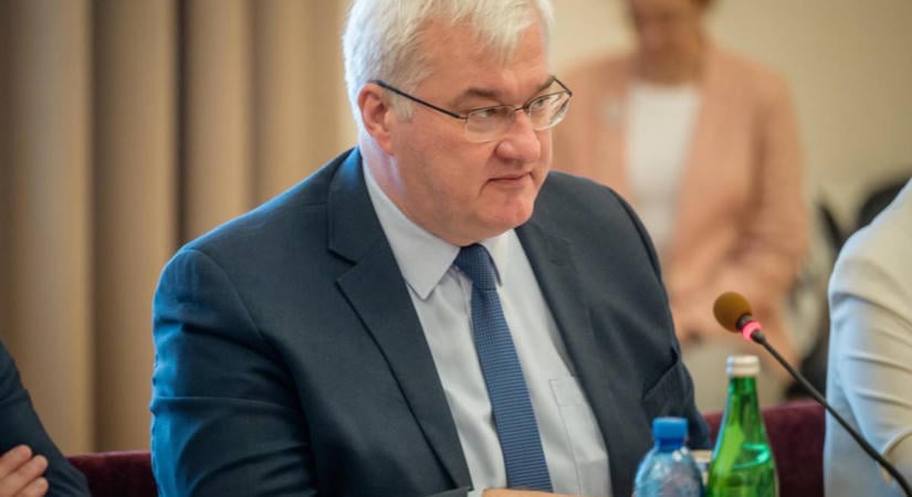 Szibiha szégyenletesnek és igazolhatatlannak nevezte két orosz oligarcha levételét az uniós szankciós listáról