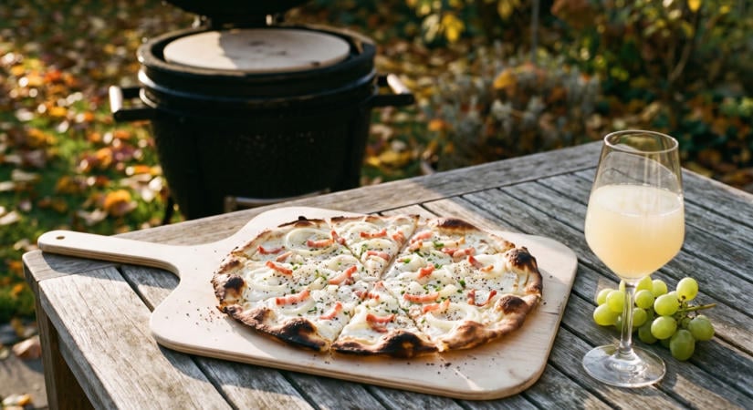 Elzászi hagymás-szalonnás lepény (flammkuchen) a grillen