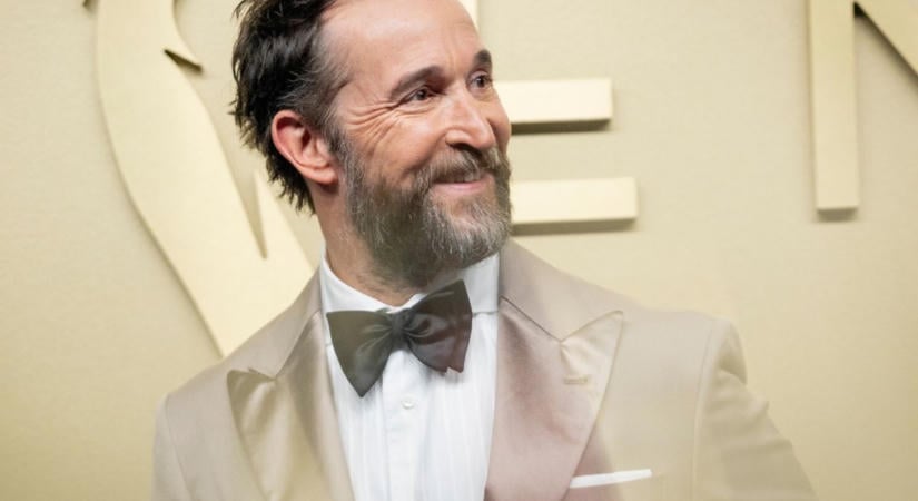 Ezt most eltalálták! Az 55 éves Noah Wyle lett a világ legszexibb férfija 2026-ban – Galériában a bizonyíték!