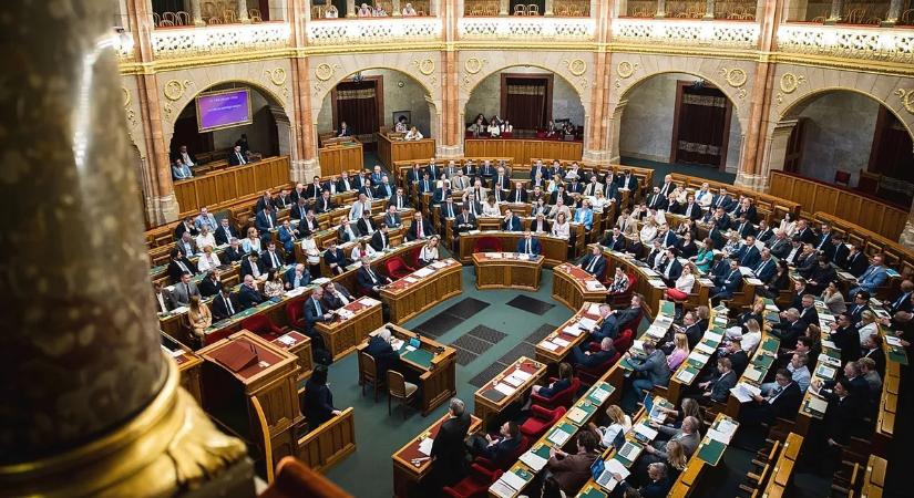 Jövő héten is ülésezik a parlament, napirenden az ügynökakták és a vagyonvédelmi hivatal