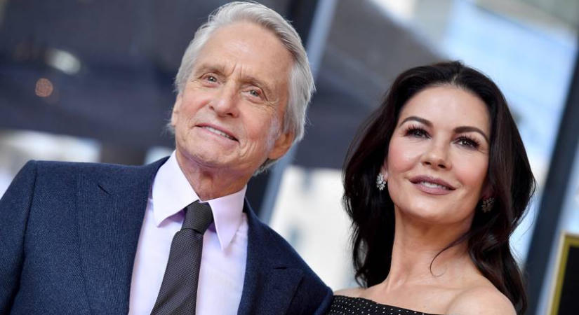 Catherine Zeta-Jones és Michael Douglas luxusvillája kívül-belül: egy amerikai kastély saját uszodával