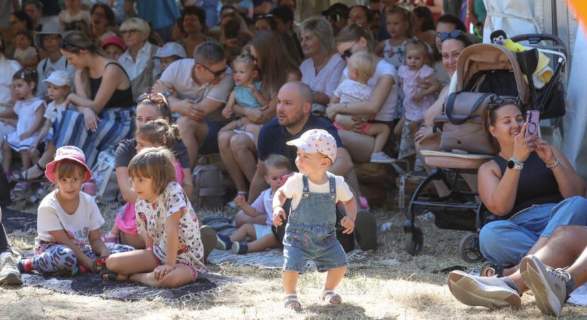 Kicsik nagy kalandjai a Gayer parkban - A Kalandvár idén is Savaria karnevál egyik legnépszerűbb helyszíne - fotók, videó