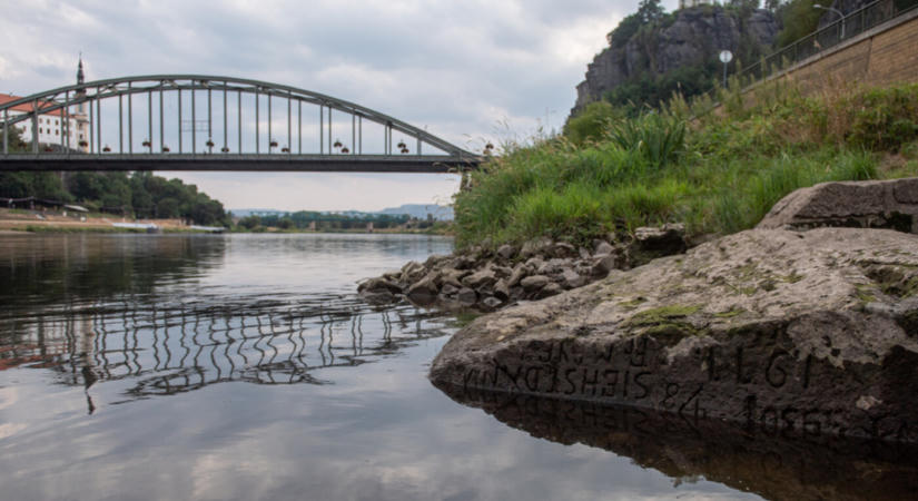 „Ha látsz engem, sírj” – évszázados ínségkövek bukkanak elő Európa nagy folyóiból