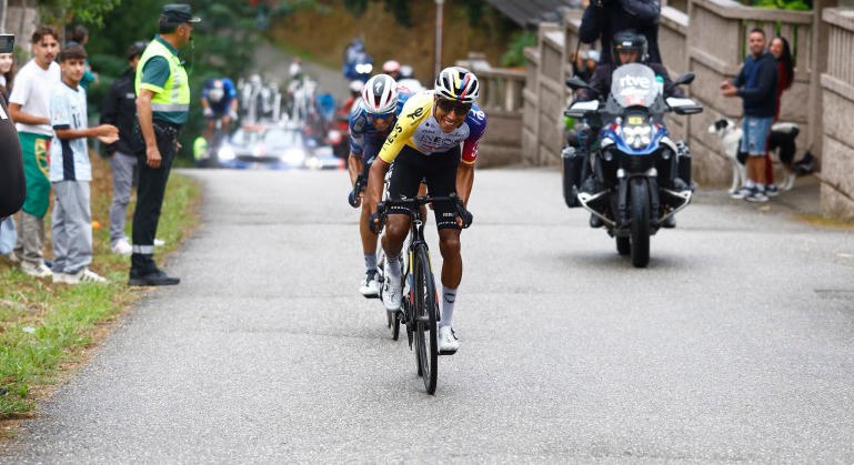 Autóbalesetbe keveredett Egan Bernal, majd elhagyta a helyszínt