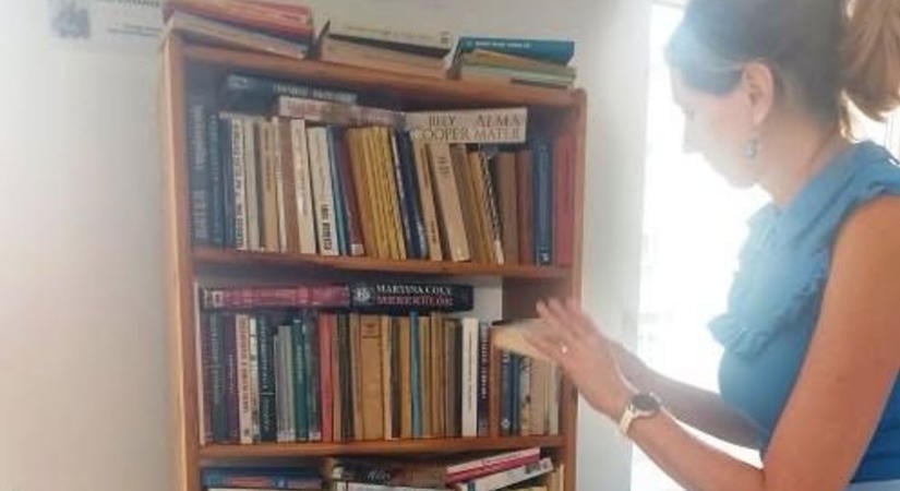 Gyógyító szövegek: olvasópont nyílt a kaposvári kórházban, a gyerekekre is gondolt a könyvtár