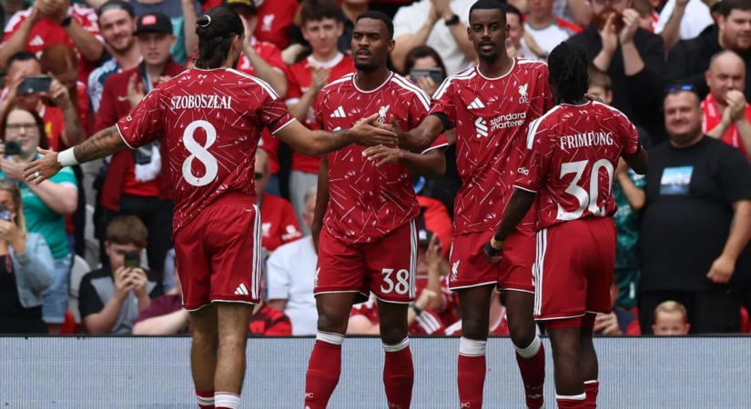 A Liverpool sztárja véres zoknival hagyta el a pályát, lemaradhat a rangadóról