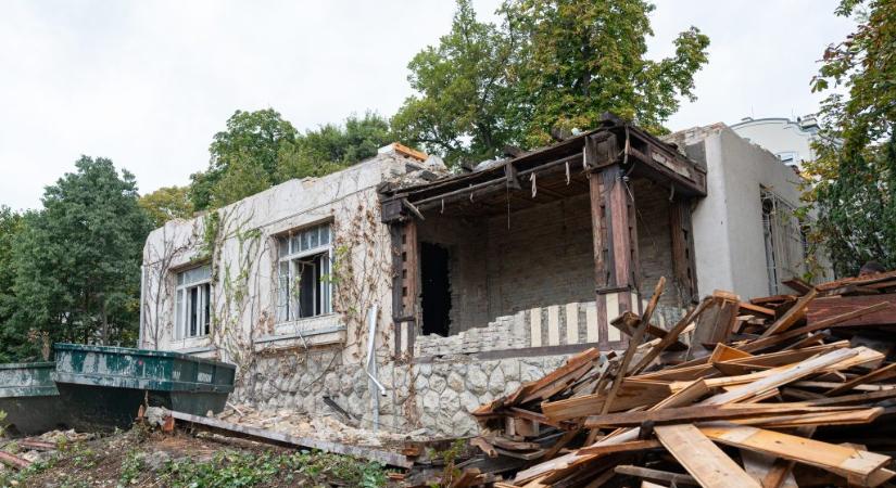 Félig lebontottak egy védelmet érdemlő gellérthegyi villát, hogy aztán kibővítve újjáépíthessék