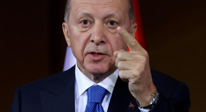 Recep Tayyip Erdogan: az orosz–ukrán háború már veszélyezteti a hajózás biztonságát a Fekete-tengeren