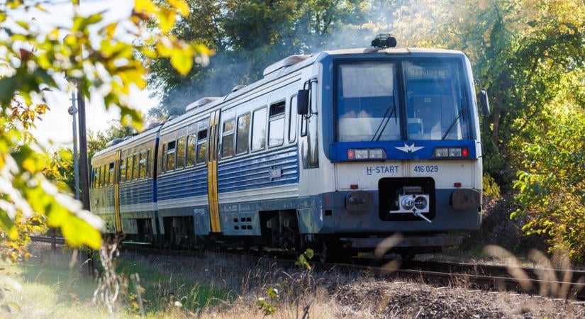Borul a menetrend a szegedi fővonalon: késések és pótlóbusz nehezíti az utazást
