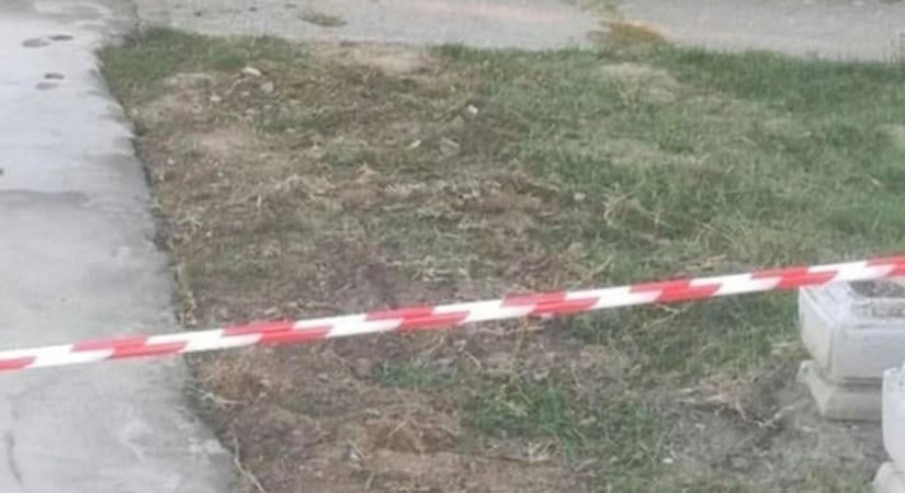 Nem érdekelte a frissen betonozott járda és a kordon, ment mindenen át