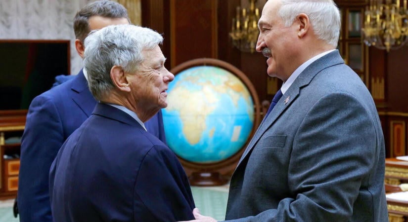 Egy belarusz recepttel mozdítanák ki a holtpontról az orosz-amerikai tárgyalásokat