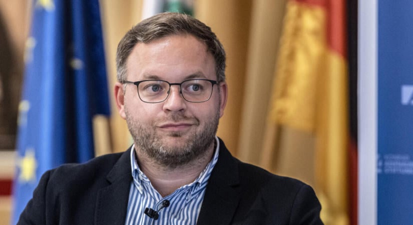 Orbán Balázs máris tollat ragadott, utánanézne több dolognak