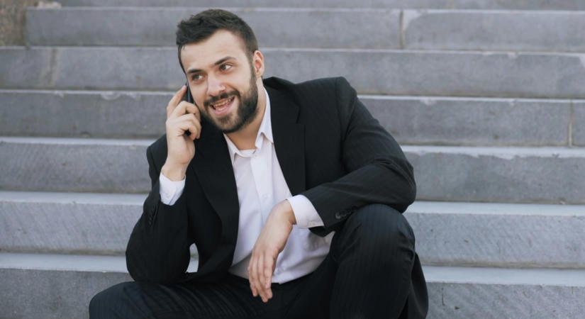 Tegnap még mindenki visszahívta őket, ma már fel sem veszik a telefont, így tűnik el a hatalom