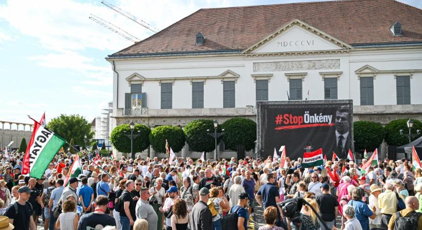 Szűcs: Itt van az ÁVH és a csengőfrász
