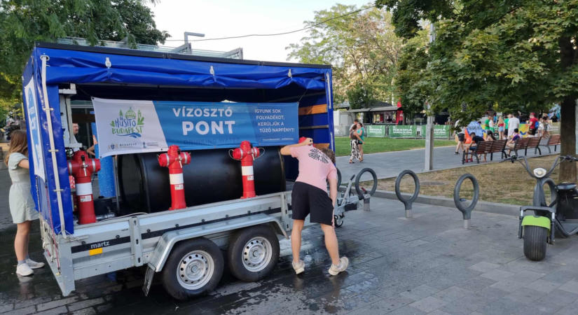 A vízhiányos pismányi utcák lakói használhatják a V8 Uszoda zuhanyzóit