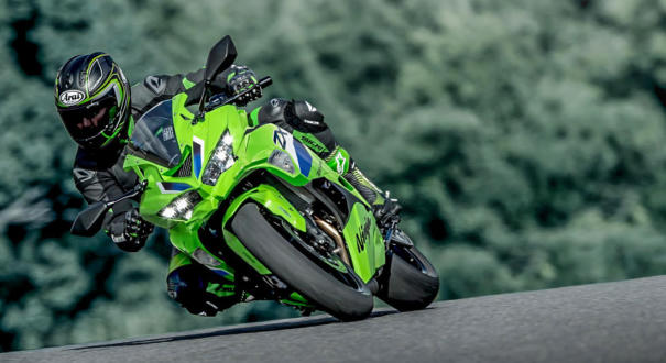 Új, 18 éves kortól vezethető változat jön a ZX-4RR-ből
