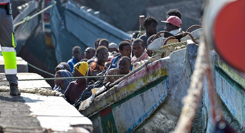 Német hajók szállítják a migránsokat Olaszországba