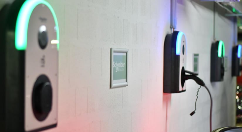 Töltés a csúcson – hogyan készülhetnek fel a vállalatok az elektromos átállásra?