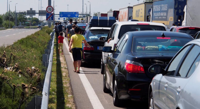 Több mint 20 kilométeres sor torlódott fel a horvát–montenegrói határon
