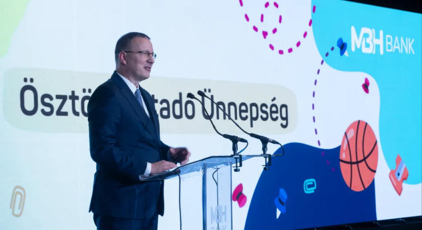 32 év után szüntetett meg az MBH Bank egy mélyszegénységben élő gyereket támogató ösztöndíjprogramot