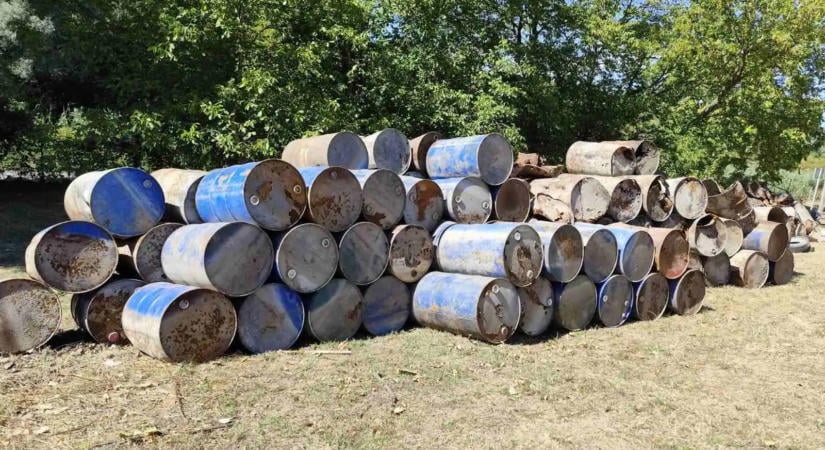 A Közép-Duna-völgyi Vízügyi Igazgatóság 899 gumiabroncsot emelt ki a Dunából
