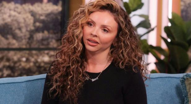 Jesy Nelson exe elhagyta a beteg ikerlányait?