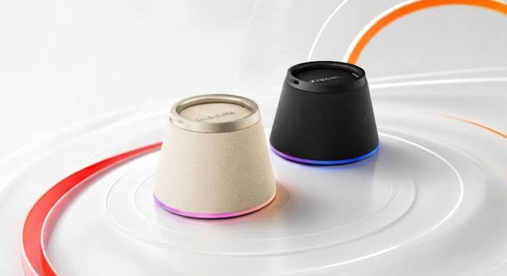 A Xiaomi új Bluetooth-hangszórója mágnesesen a telefonra tapad, és még állványnak is jó