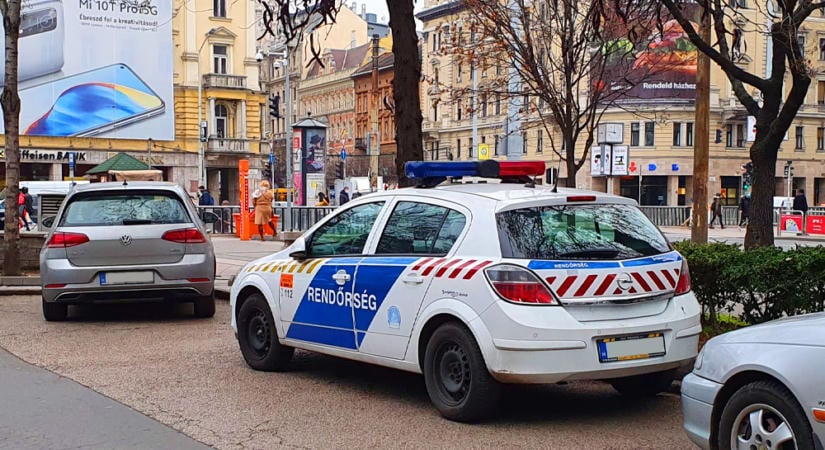 Gyilkosság az Akácfa utcában: megöltek egy férfit, keresik az elkövetőt
