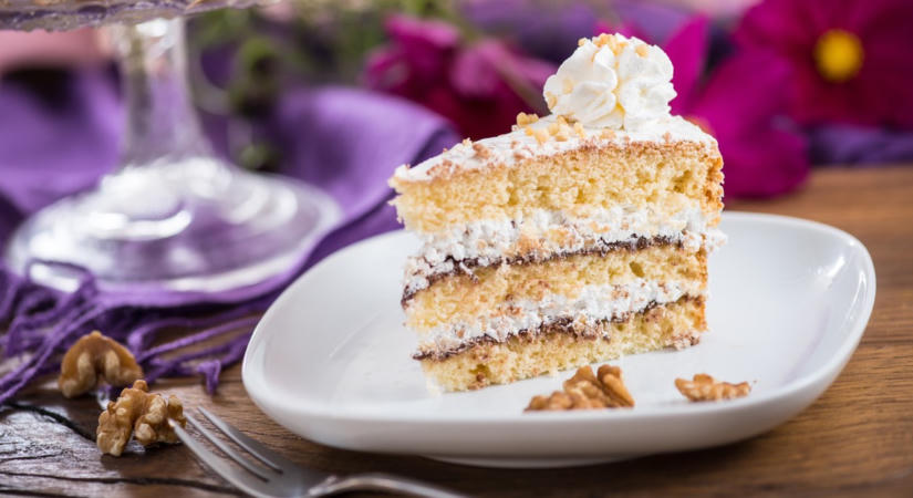 Különleges tortát készítettünk, amibe a nagy kedvenc mogyorós bonbon került - recept