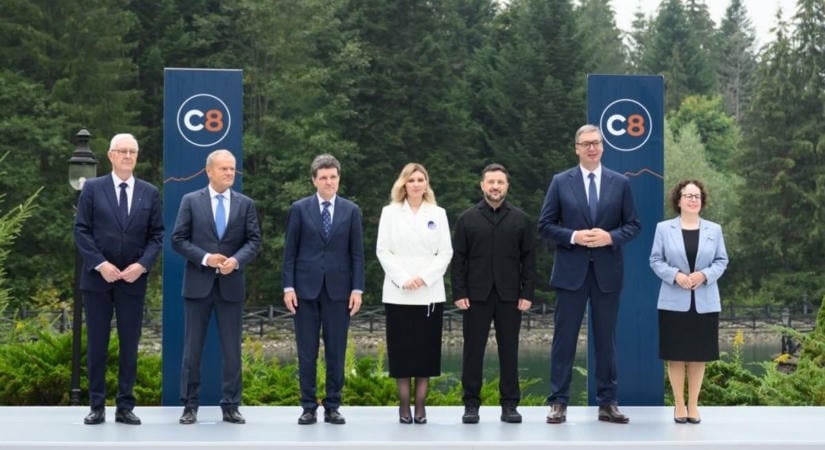 Zelenszkij új regionális együttműködést jelentett be: itt a C8, már közös kép is készült – az ukrán elnök Magyarországot is meghívta, de egy politikai vezetőnket sem látták