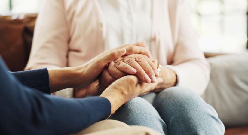 Még a 90 évesek is őt hívják életük utolsó óráiban: szívszorító a hospice-ápoló vallomása