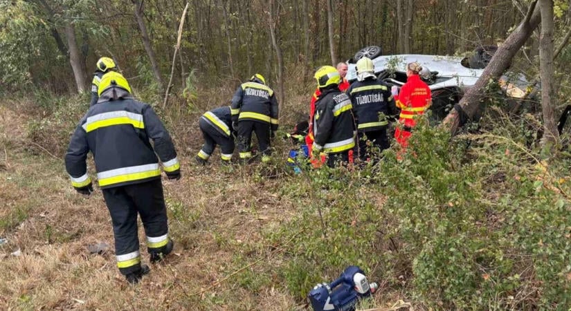 Halálos baleset Sorokpolány és Rábahídvég között: ilyen volt a tűzoltók szemével - helyszíni fotók