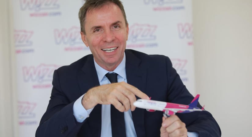 Wizz Air-vezér az éjjeli repülésről: Megadjuk a miniszter úr telefonszámát az utasoknak, hogy őt lehet hívni
