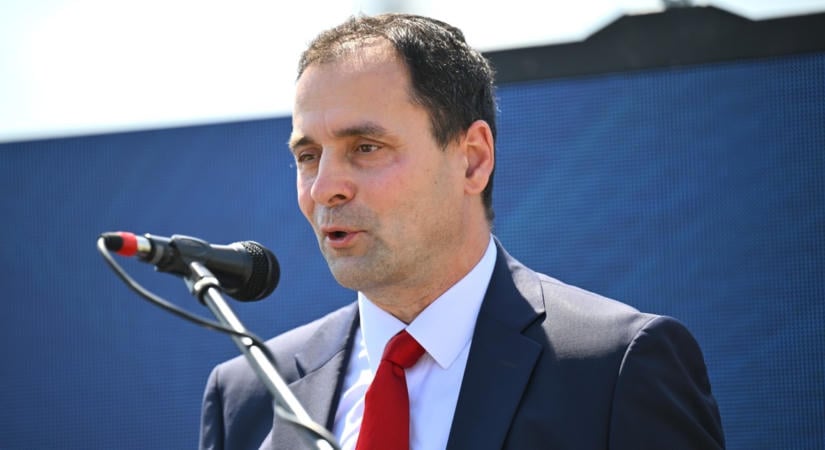 Tótth András az államtitkári poszt után az MVM legfontosabb igazgatósági tisztségéről is lemondott