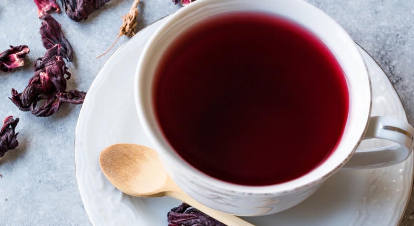 Kávé és tea helyett ezt fogyassza - Csökkenti a vérnyomást és enyhíti a vizesedést