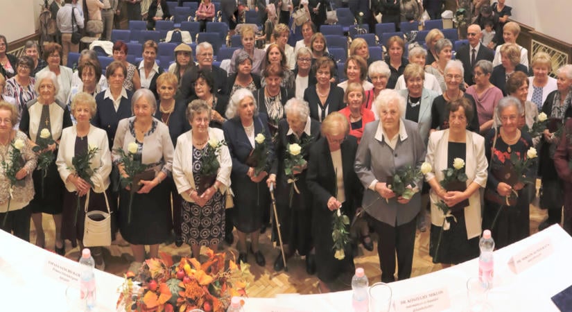 Díszdiploma-átadó ünnepséget tartottak a Pázmányon