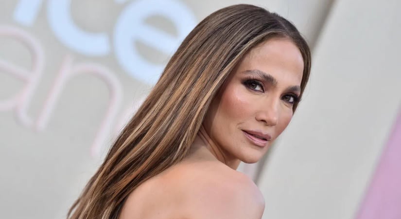 Hónapokig tagadta, most mégis lebukott: Jennifer Lopez összejött szívtipró kollégájával