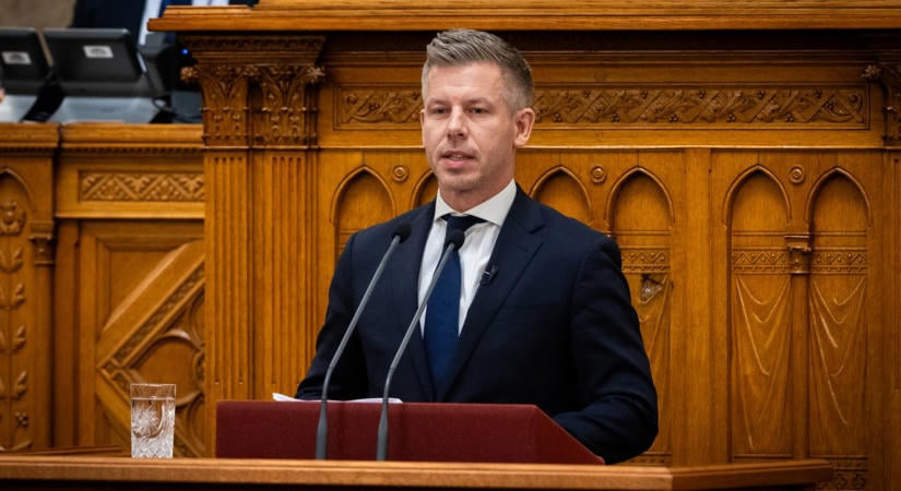Magyar Péter ma sem pihen