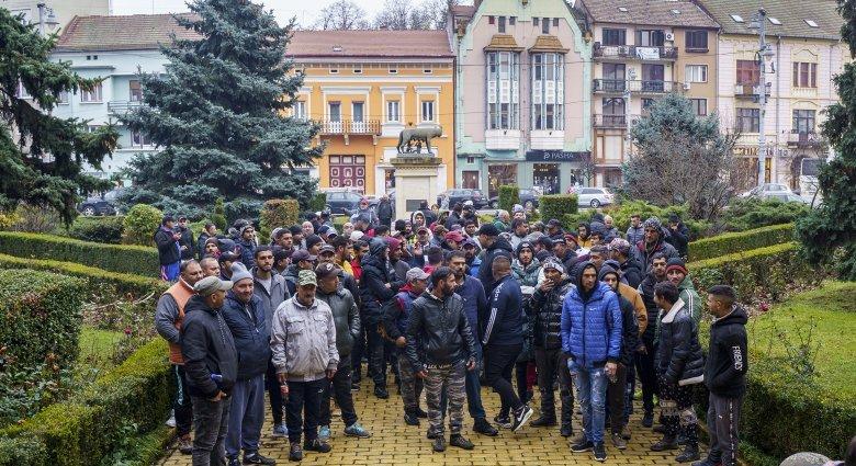 Ismét utcára vonultak a kukások és utcaseprők, nagyobb fizetéseket követelve
