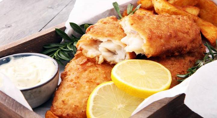 A legfinomabb fish and chips házilag: bő olajban sütve lesz ropogós a bunda