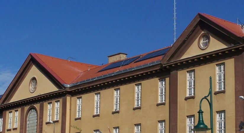 A rácsok mögé költöznek a bírák? Látványos megújulás előtt a szekszárdi börtön épülete!